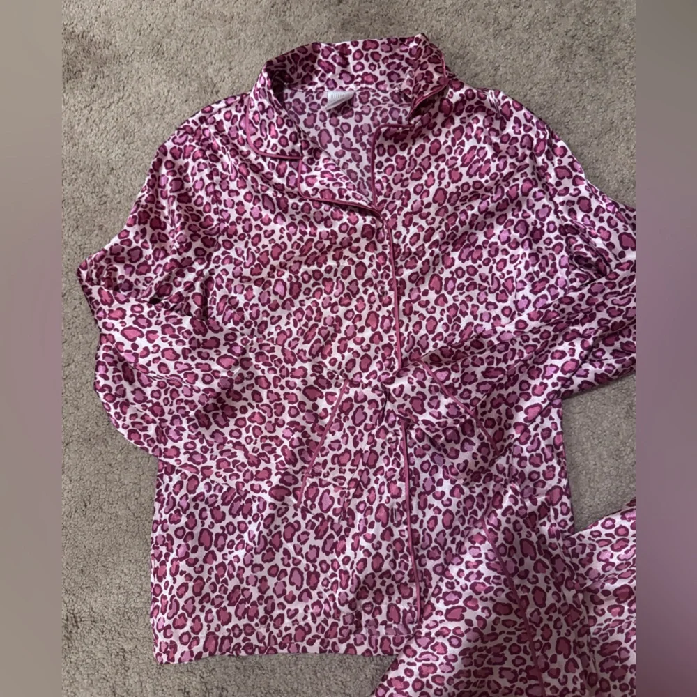 Gilligan & O’Malley Pink Leopard Pajama Set - Picture 2 of 5